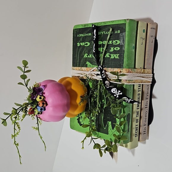 Halloween book stack decor - Picture 2 of 5